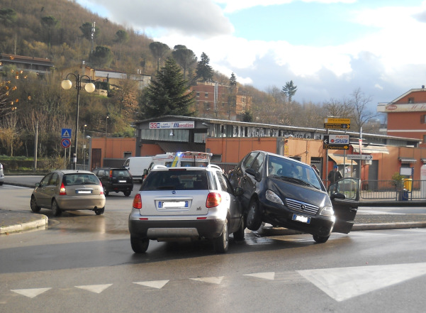 Incidente piazza Alpini Orta 2