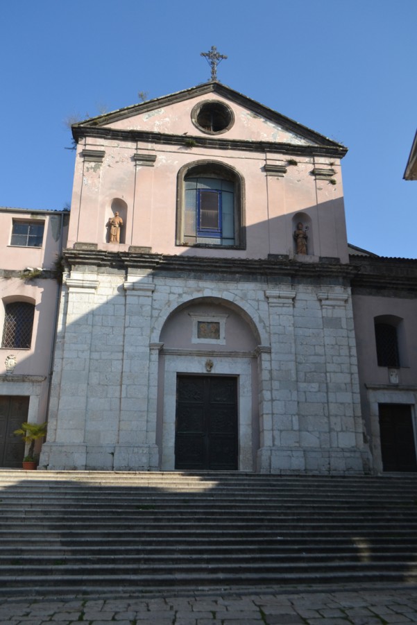 Niente più sosta in piazza Tempio Maggiore per valorizzare la chiesa madre di Sant'Ippolisto Martire - Atripalda News